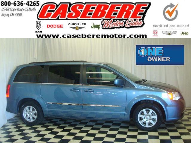 Chrysler Town and Country 2012 photo 1