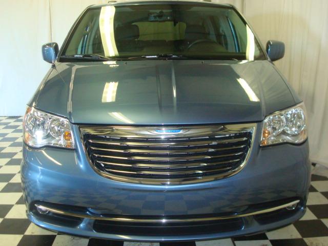 Chrysler Town and Country 2012 photo 4