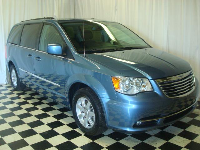 Chrysler Town and Country 2012 photo 5