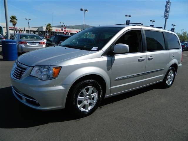 Chrysler Town and Country 2012 photo 4