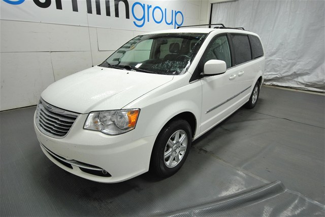 Chrysler Town and Country 2012 photo 5