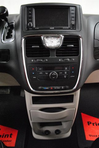 Chrysler Town and Country 2012 photo 1