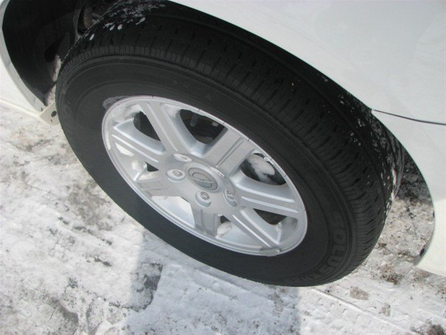 Chrysler Town and Country 2012 photo 1