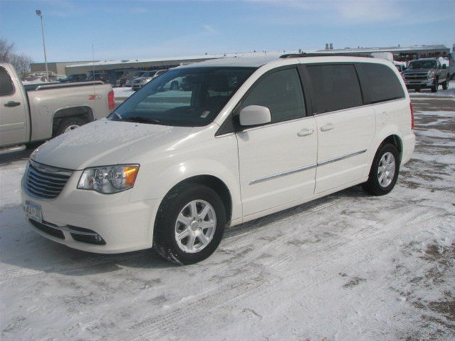 Chrysler Town and Country 2012 photo 5
