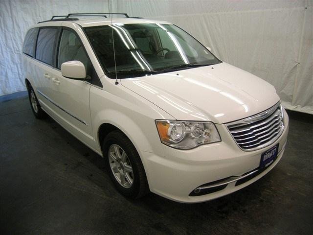 Chrysler Town and Country 2012 photo 4