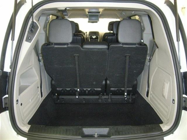 Chrysler Town and Country 2012 photo 5