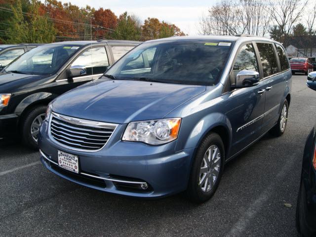 Chrysler Town and Country Limited NAV 4X4 MiniVan