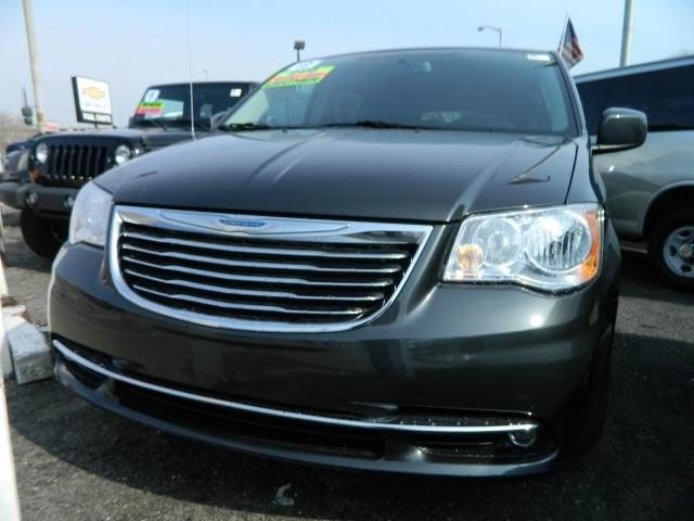 Chrysler Town and Country 2012 photo 5