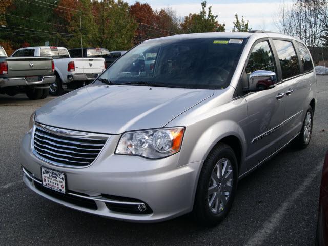 Chrysler Town and Country Limited NAV 4X4 MiniVan
