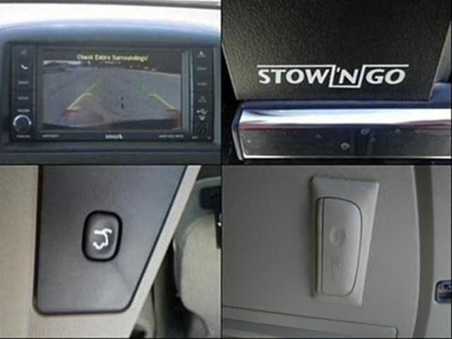 Chrysler Town and Country 2012 photo 2