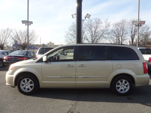 Chrysler Town and Country 2012 photo 4