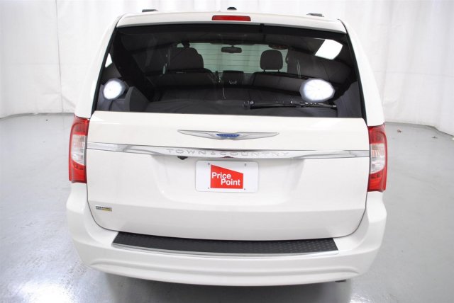 Chrysler Town and Country 2012 photo 4