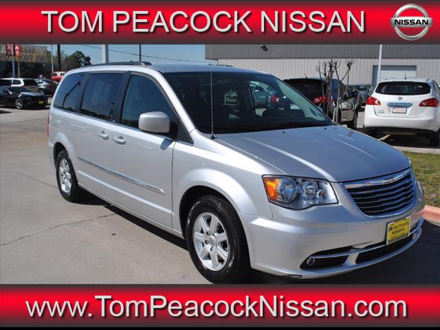 Chrysler Town and Country 2012 photo 5