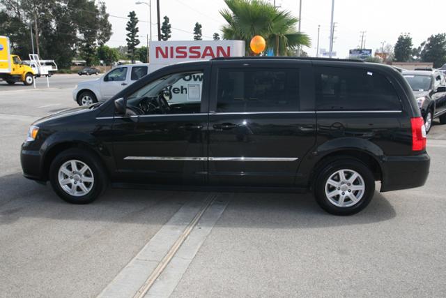 Chrysler Town and Country 2012 photo 4