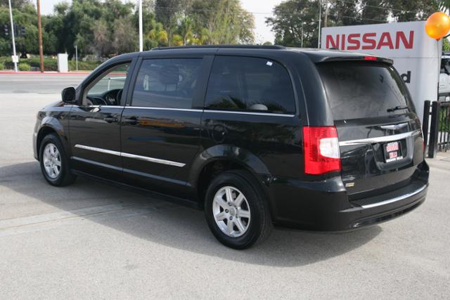 Chrysler Town and Country 2012 photo 5