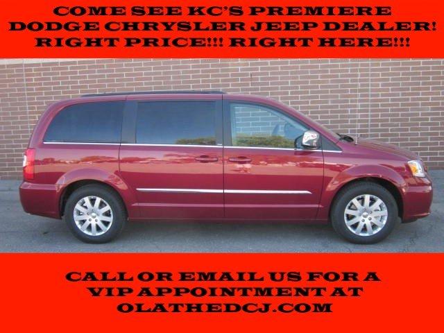 Chrysler Town and Country Limited NAV 4X4 MiniVan