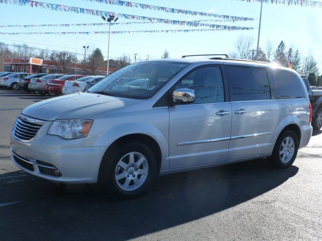 Chrysler Town and Country 2012 photo 4
