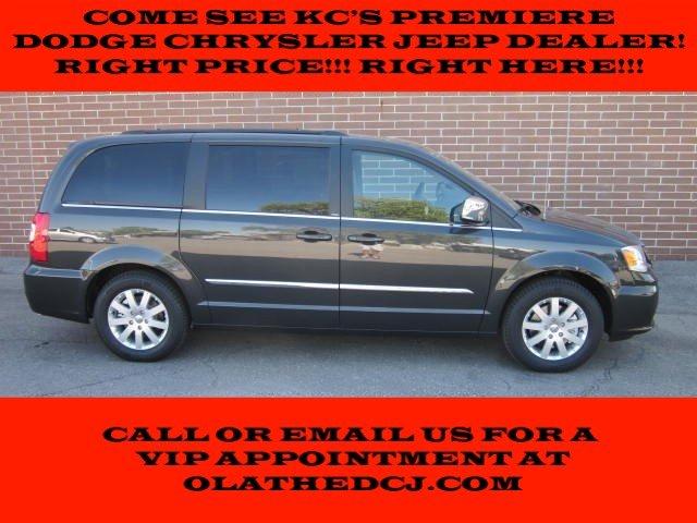 Chrysler Town and Country Limited NAV 4X4 MiniVan