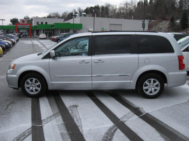 Chrysler Town and Country 2012 photo 4