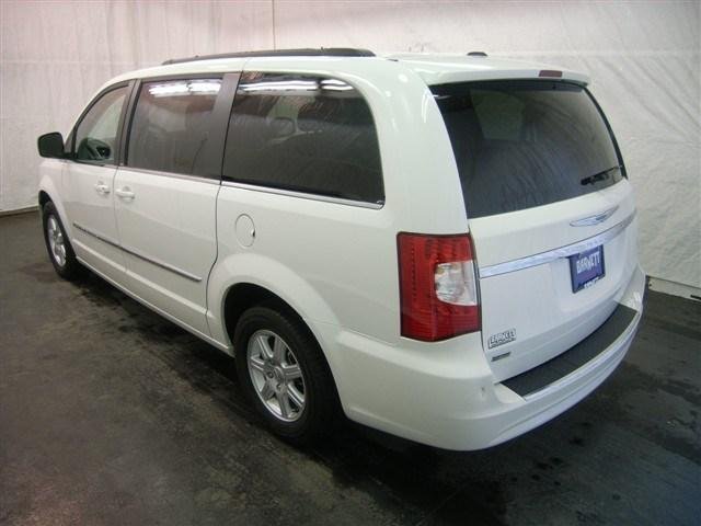 Chrysler Town and Country 2012 photo 4