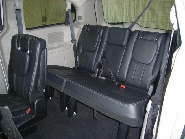 Chrysler Town and Country 2012 photo 5