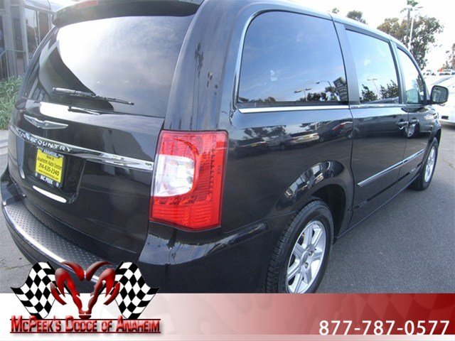 Chrysler Town and Country 2012 photo 4