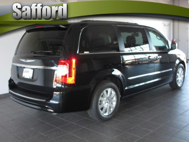 Chrysler Town and Country 2012 photo 4