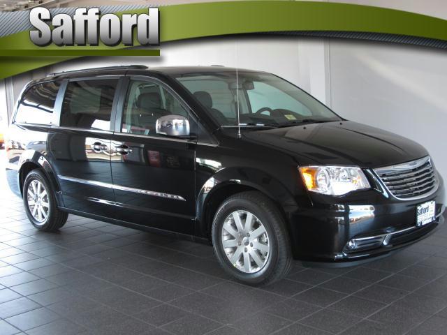 Chrysler Town and Country 2012 photo 5