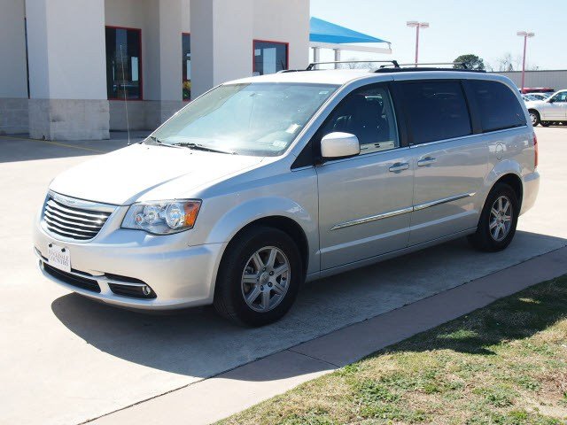 Chrysler Town and Country 2012 photo 4