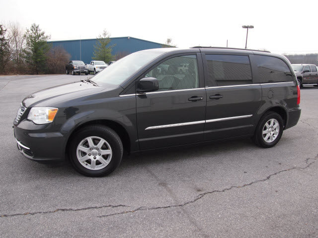 Chrysler Town and Country 2012 photo 5