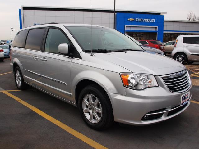 Chrysler Town and Country 2012 photo 5