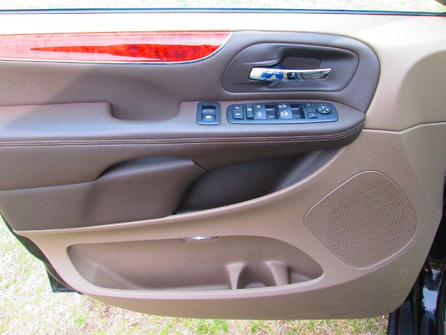 Chrysler Town and Country 3.5 MiniVan