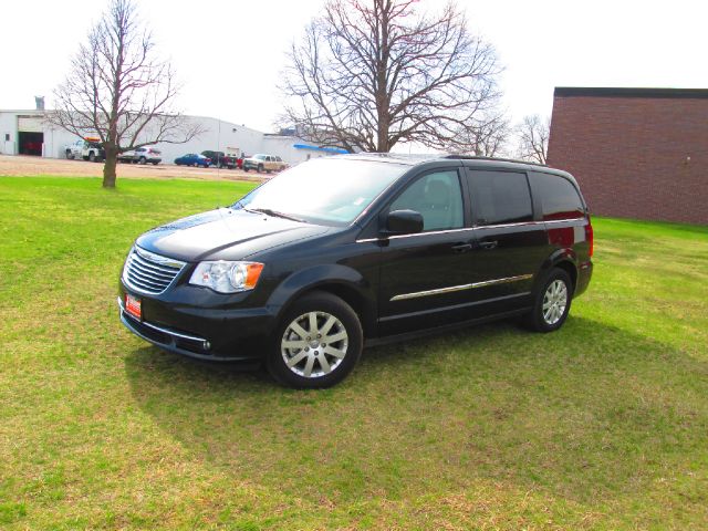 Chrysler Town and Country 2013 photo 4