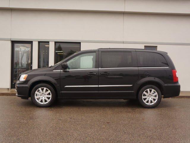 Chrysler Town and Country 2013 photo 1