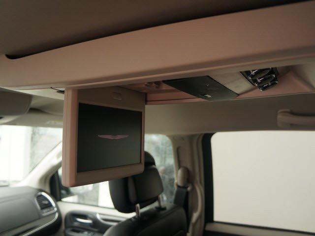 Chrysler Town and Country 2013 photo 5