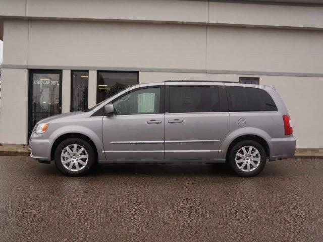 Chrysler Town and Country 2013 photo 1