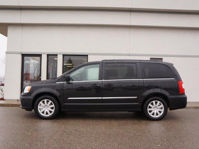 Chrysler Town and Country 2013 photo 1