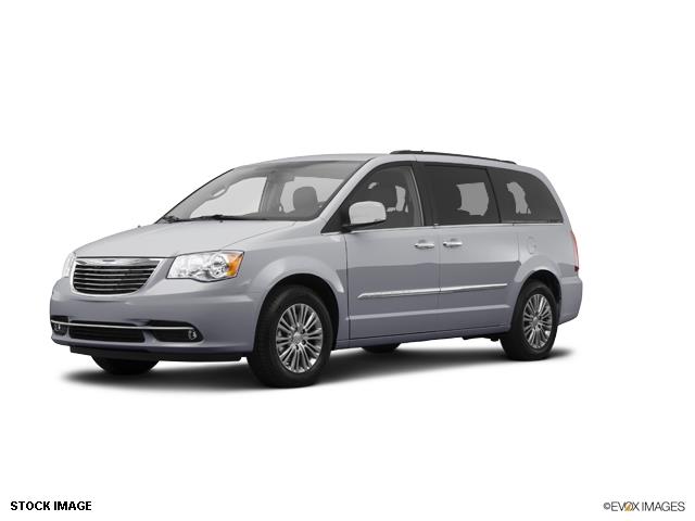 Chrysler Town and Country 2014 photo 1