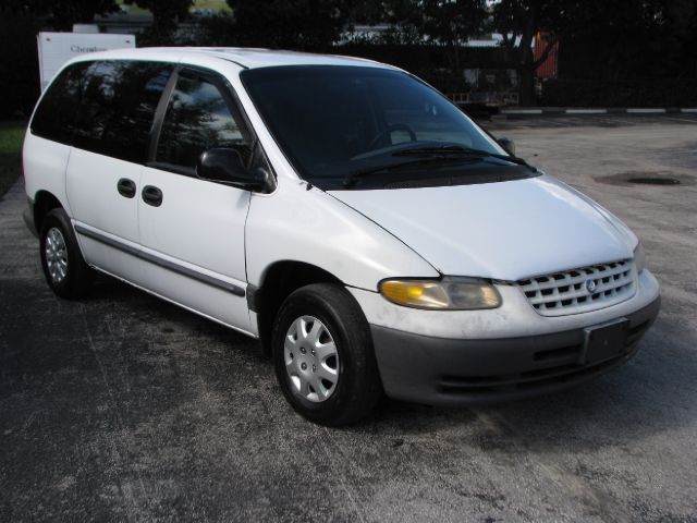 Chrysler Voyager 2000 photo 1