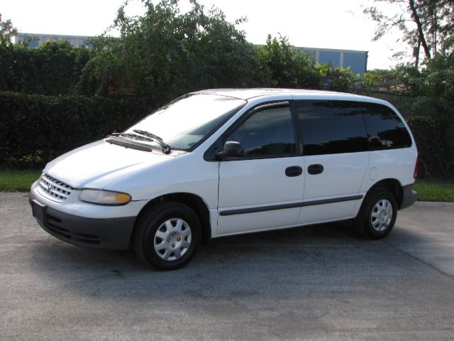 Chrysler Voyager 2000 photo 2