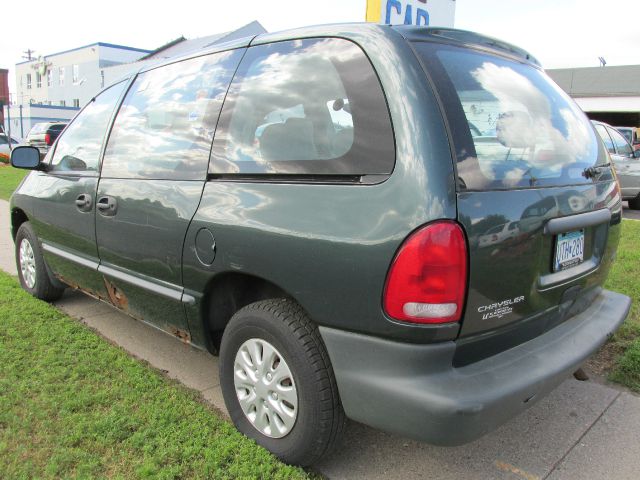 Chrysler Voyager 2000 photo 2