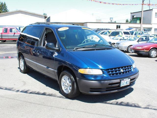 Chrysler Voyager 2000 photo 1