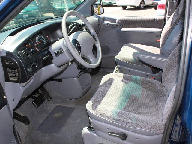 Chrysler Voyager 2000 photo 8