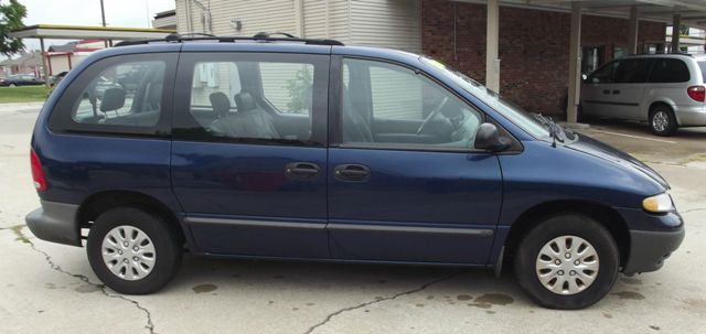 Chrysler Voyager 2000 photo 2
