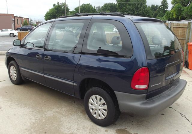 Chrysler Voyager 2000 photo 3