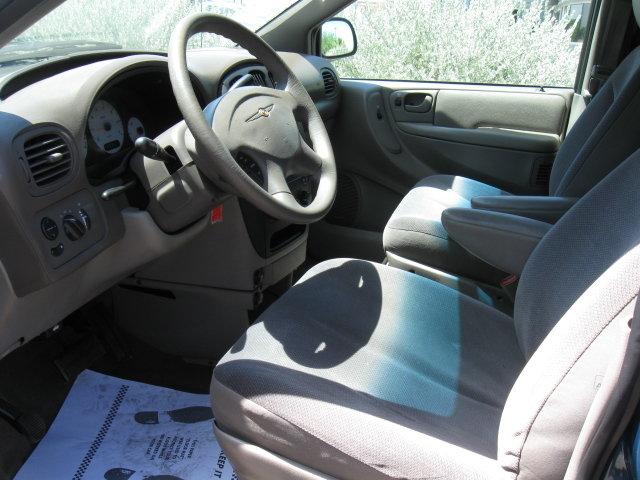 Chrysler Voyager 2001 photo 2