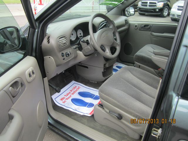 Chrysler Voyager 2002 photo 1