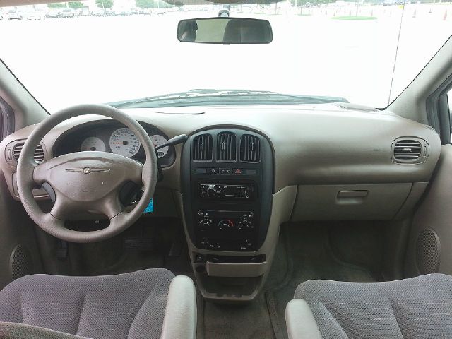 Chrysler Voyager 2002 photo 12