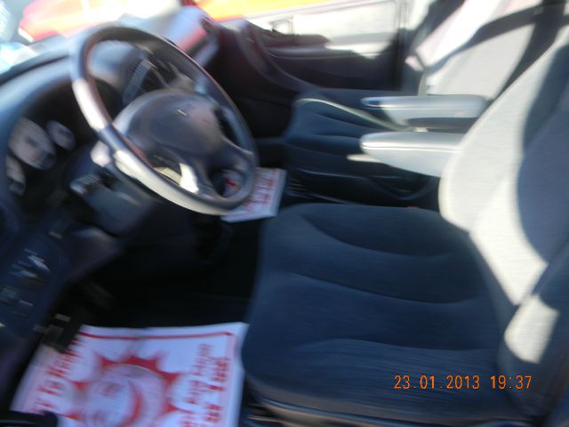 Chrysler Voyager 2003 photo 2