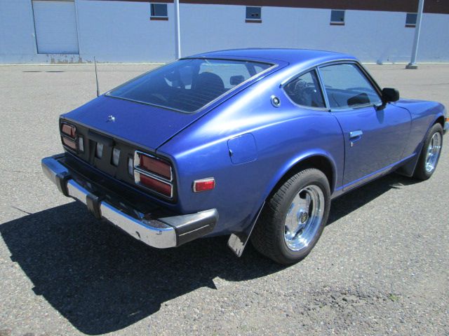 Datsun 320 1975 photo 1